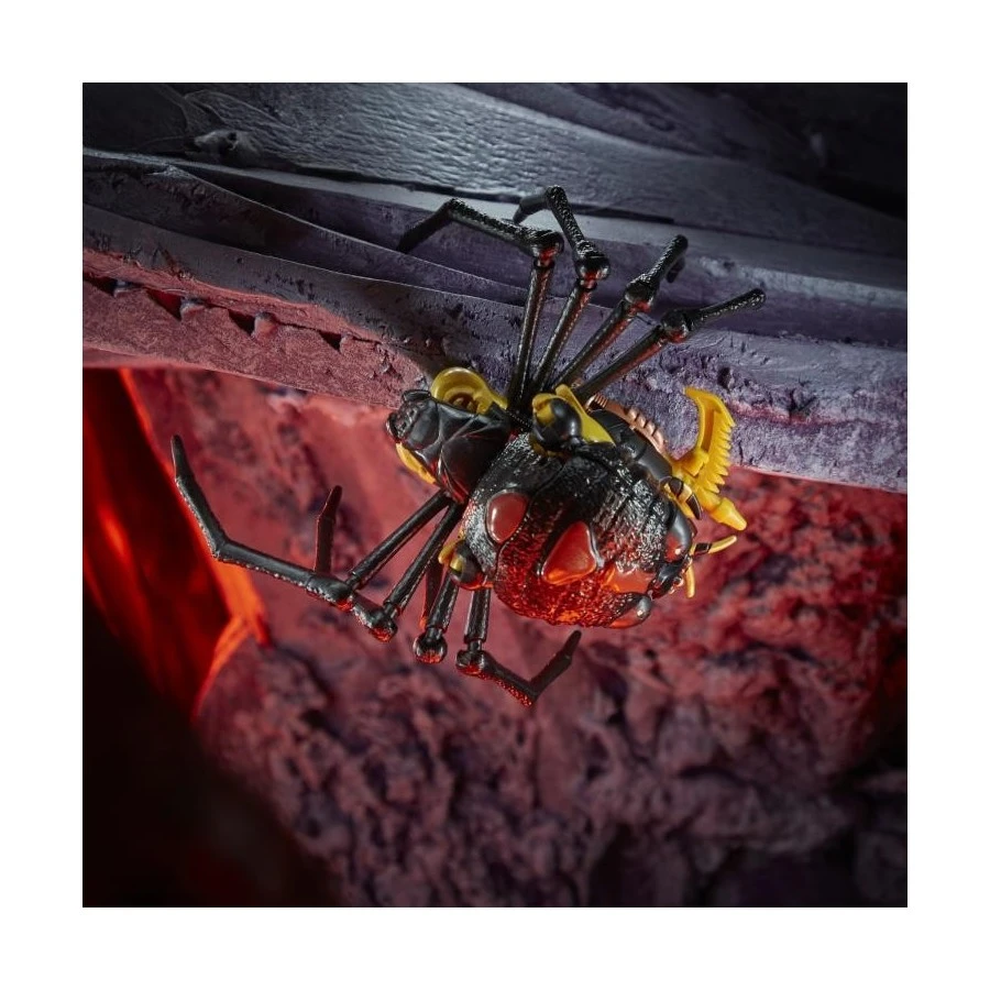 Hasbro Transformers Kingdom WFC-K5 Blackarachnia 6 Hasbro Transformers Kingdom WFC-K5 Blackarachnia - Image 6
