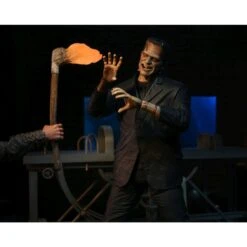 Neca Universal Monsters Ultimate Frankenstein's Monster Accessory Pack -Negozio Di Modellismo neca universal monsters ultimate frankenstein s monster accessory pack 6